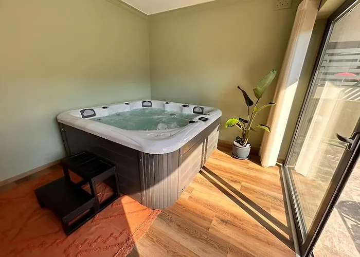 Luxury With Indoor Jacuzzi Appartement San Pawl il-Baħar